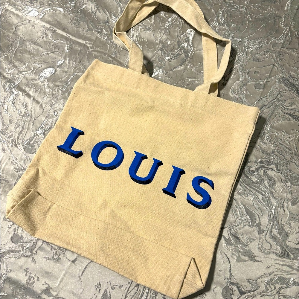 Louis Vuitton Event Sac from “200 trunks and visionaries exhibition 2022”